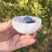 Load image into Gallery viewer, Small Satin Spar Selenite Bowl
