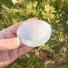 Load image into Gallery viewer, Small Satin Spar Selenite Bowl
