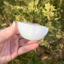 Load image into Gallery viewer, Small Satin Spar Selenite Bowl
