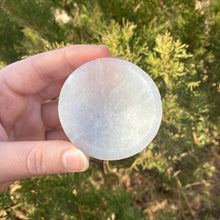 Load image into Gallery viewer, Small Satin Spar Selenite Bowl
