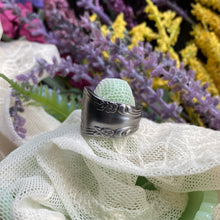 Load image into Gallery viewer, Classic Floral Spoon Ring
